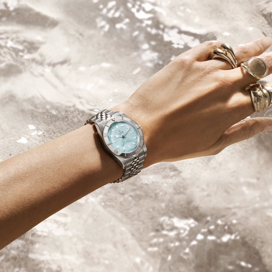 Discover the new Black Bay 54 “Lagoon Blue” from TUDOR!