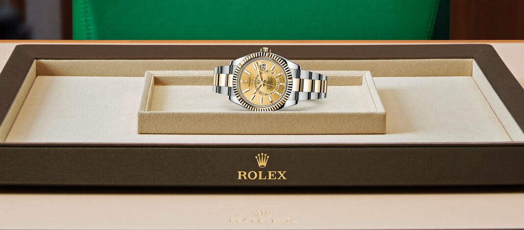 Rolex Sky-Dweller | 326933 | Sky-Dweller | Coloured dial | Champagne-colour dial | The Fluted Bezel | Yellow Rolesor | m326933-0001 | Men Watch | Rolex Official Retailer - Siam Swiss